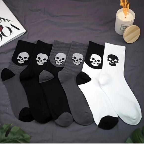 Women's Skull Print Athletic Crew Socks Size 7-9 #T - Picture 1 of 4